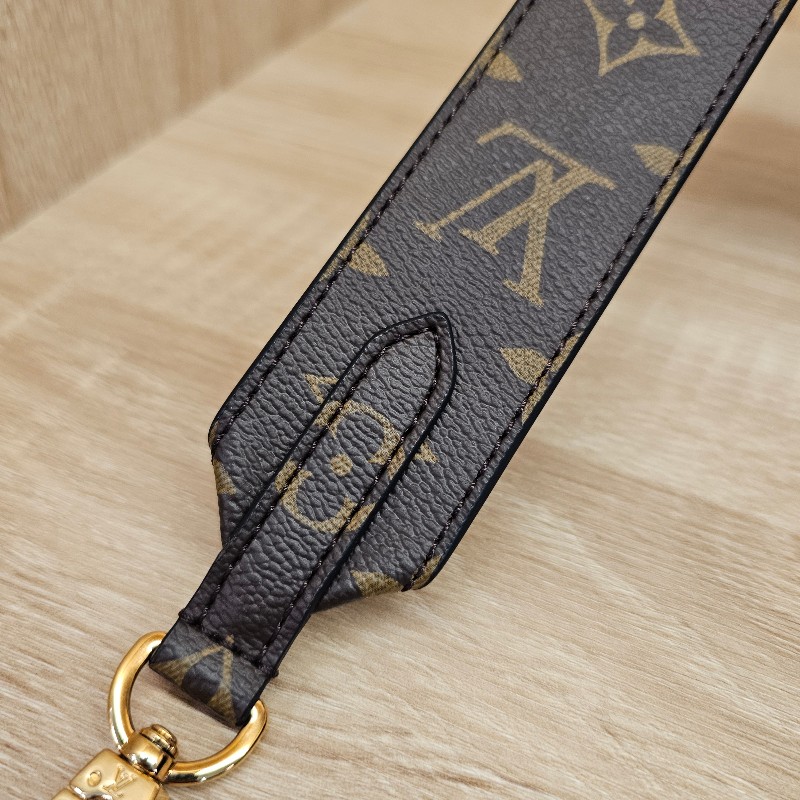 [好物推推新年甜價🧧] LV老花黑牛皮雙面金釦肩背背帶-10