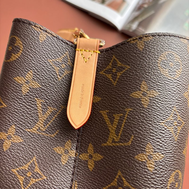 Néonoé BB ::LOUIS VUITTON:: LV M46581 經典花紋手提兩用水桶包-8