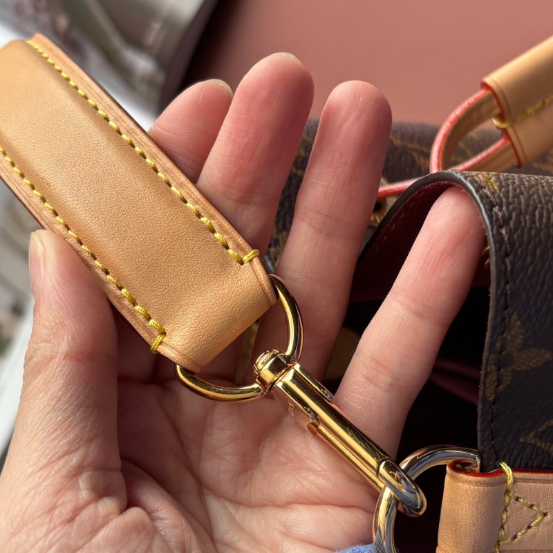 Néonoé BB ::LOUIS VUITTON:: LV M46581 經典花紋手提兩用水桶包-14