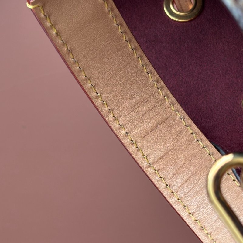 Néonoé BB ::LOUIS VUITTON:: LV M46581 經典花紋手提兩用水桶包-19