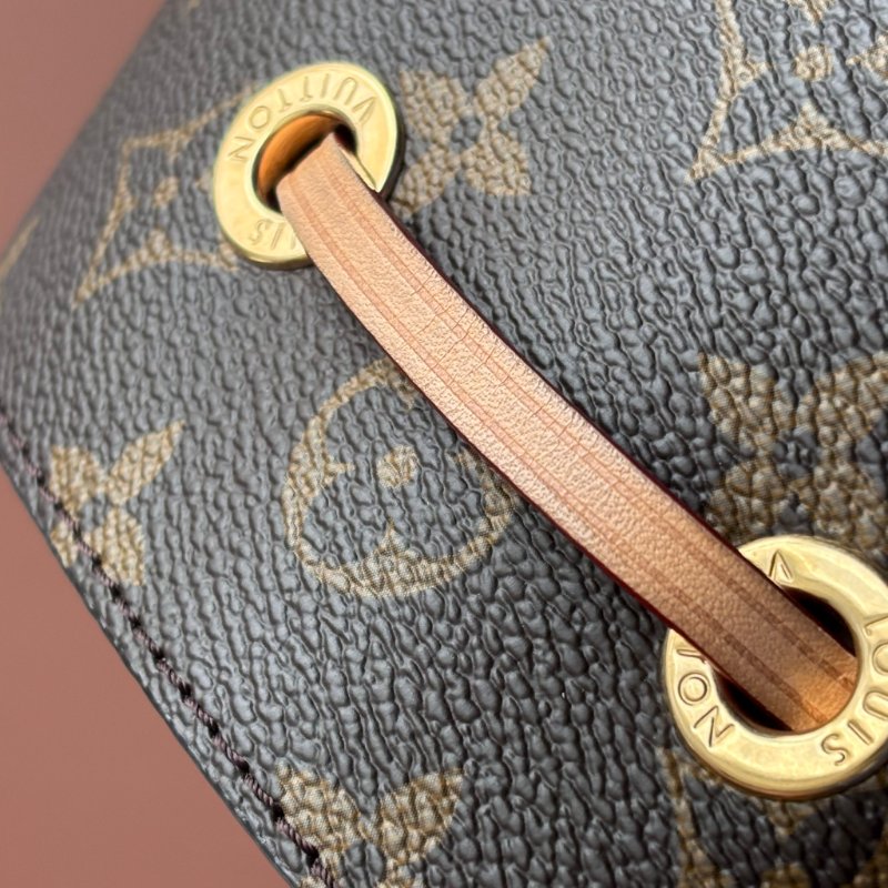 Néonoé BB ::LOUIS VUITTON:: LV M46581 經典花紋手提兩用水桶包-24