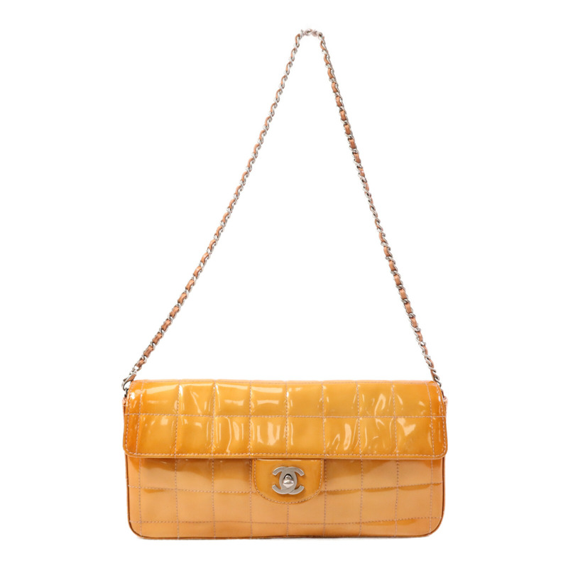 CHANEL 漆皮皮革Chain Shoulder銀扣肩背袋-0