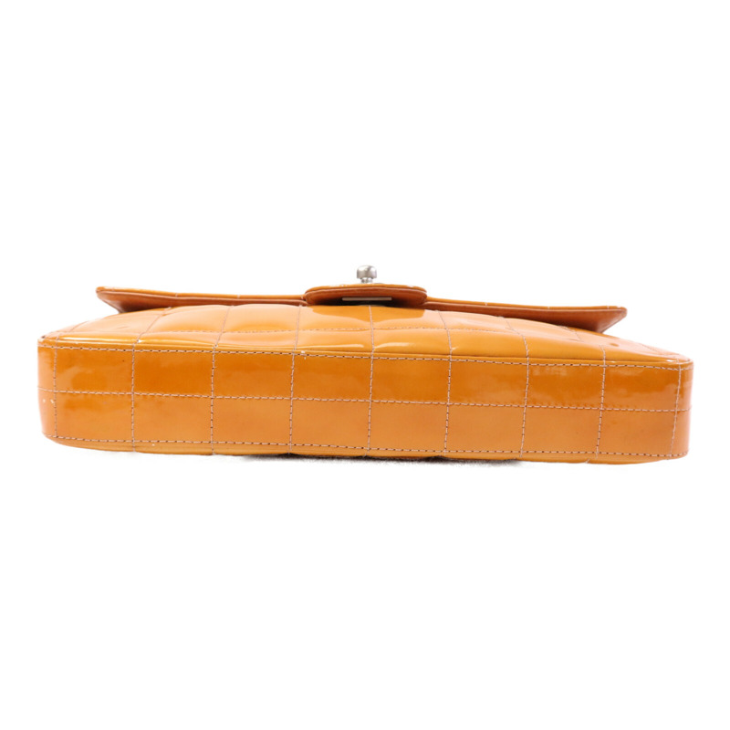 CHANEL 漆皮皮革Chain Shoulder銀扣肩背袋-3