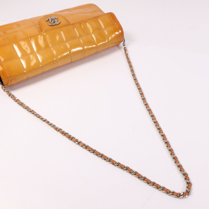CHANEL 漆皮皮革Chain Shoulder銀扣肩背袋-7