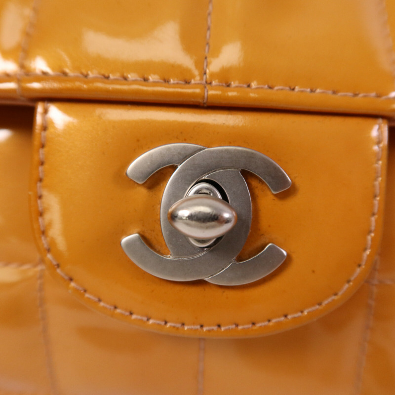 CHANEL 漆皮皮革Chain Shoulder銀扣肩背袋-9