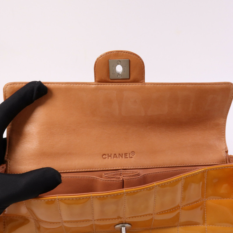 CHANEL 漆皮皮革Chain Shoulder銀扣肩背袋-10