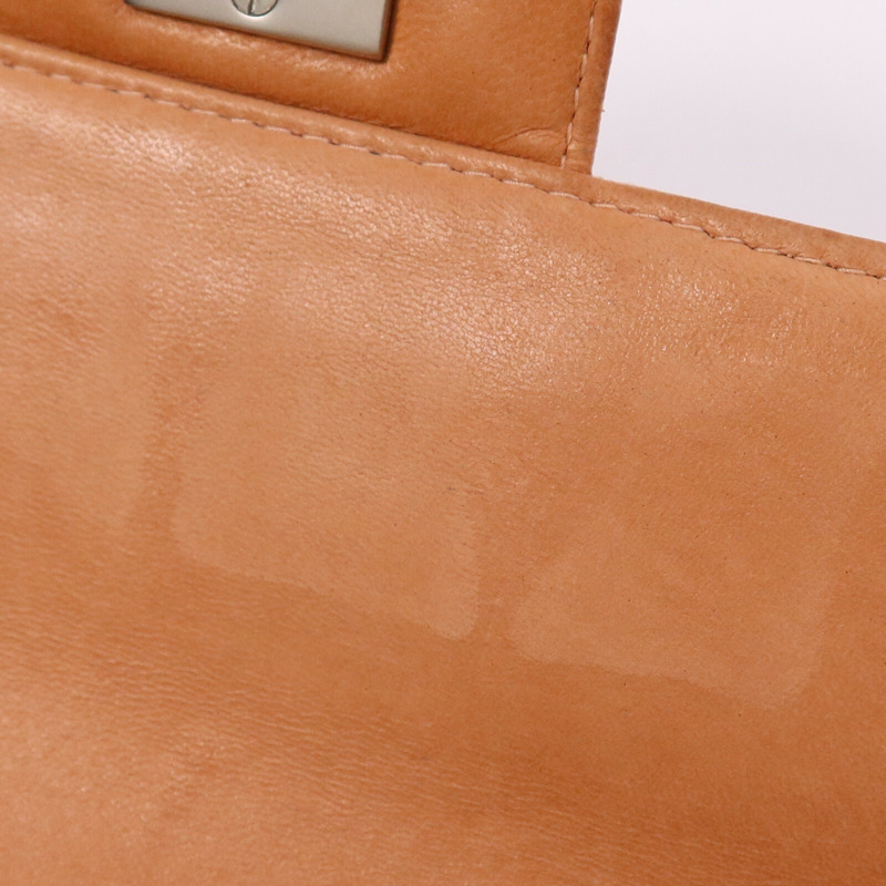 CHANEL 漆皮皮革Chain Shoulder銀扣肩背袋-11