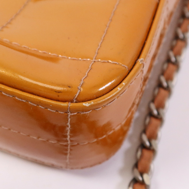 CHANEL 漆皮皮革Chain Shoulder銀扣肩背袋-13