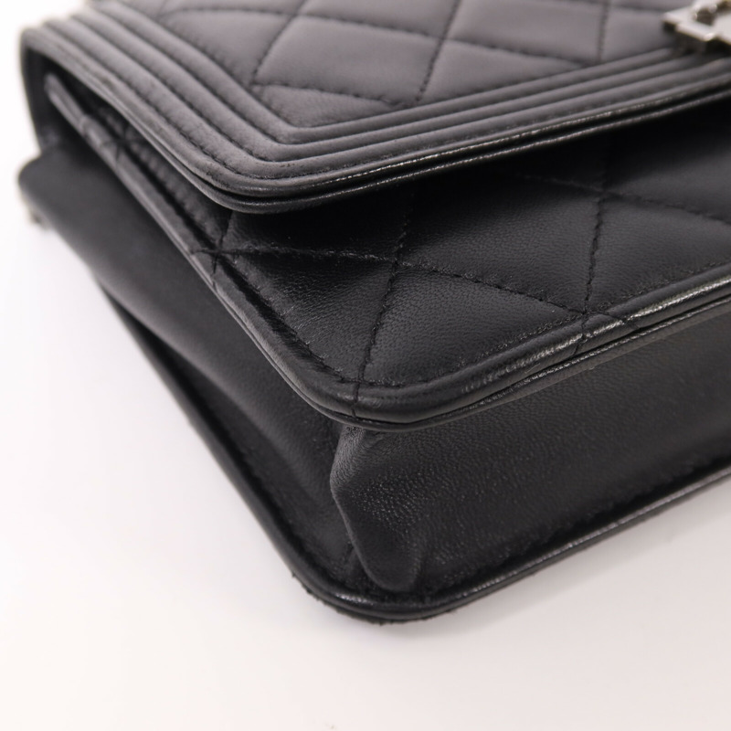 CHANEL 羊皮皮革Boy Wallet On Chain銀扣鏈帶肩背袋-11