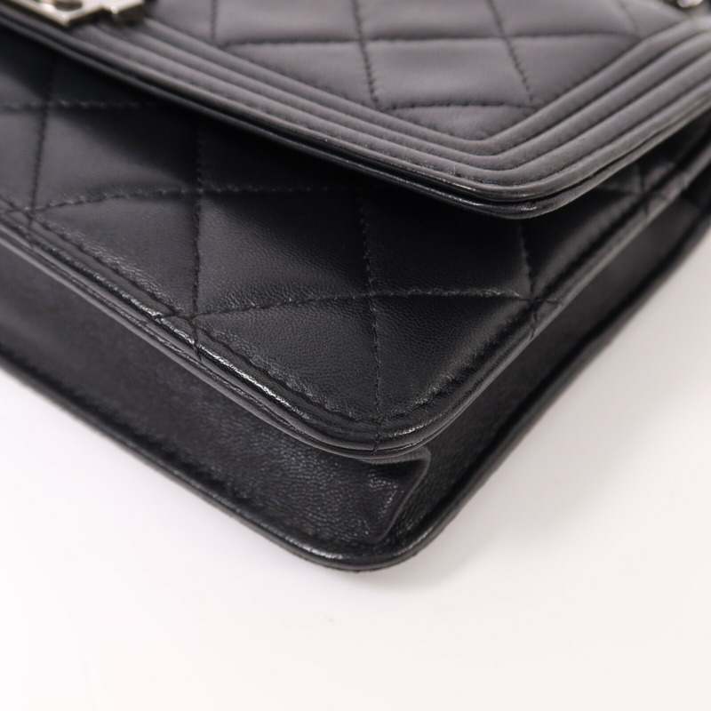 CHANEL 羊皮皮革Boy Wallet On Chain銀扣鏈帶肩背袋-12