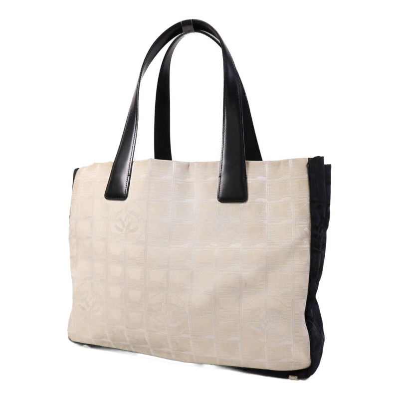 CHANEL 尼龍New Travel Line銀扣手挽袋-2