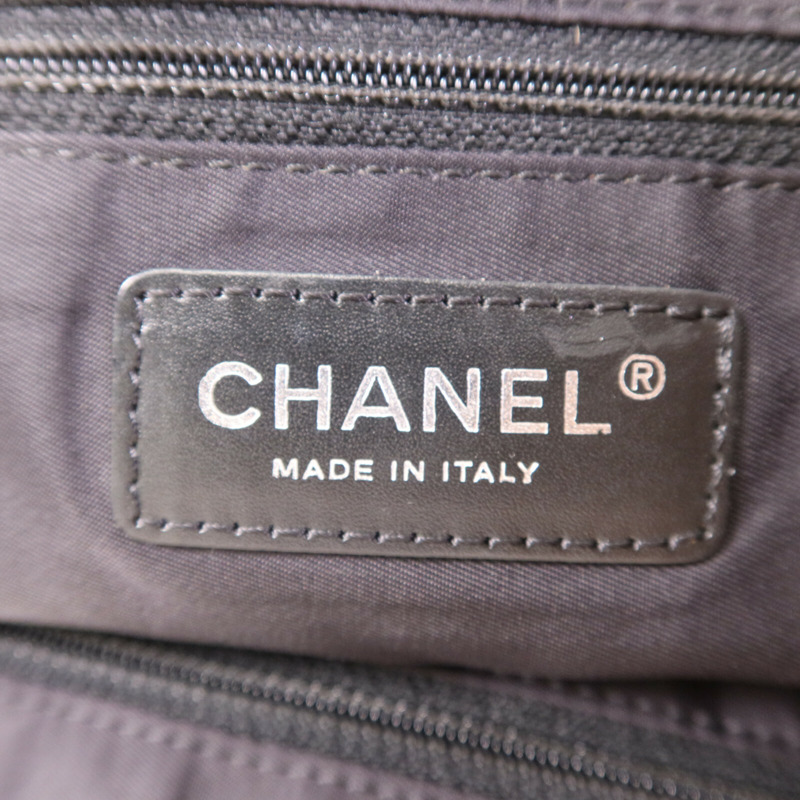 CHANEL 尼龍New Travel Line銀扣手挽袋-5