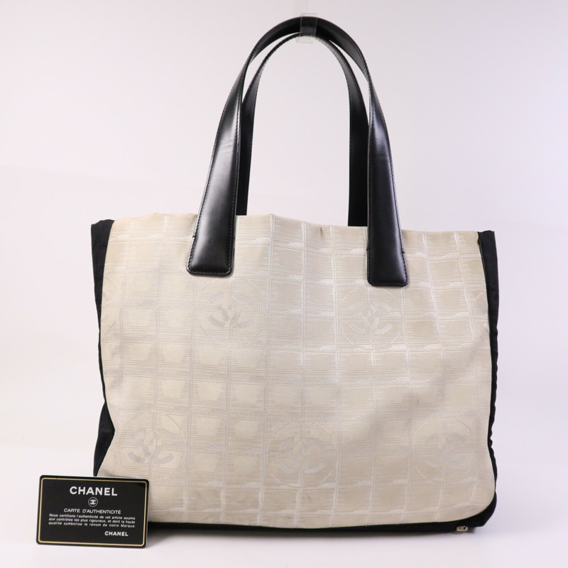 CHANEL 尼龍New Travel Line銀扣手挽袋-8