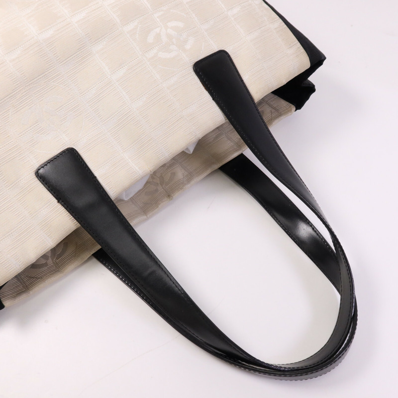 CHANEL 尼龍New Travel Line銀扣手挽袋-13
