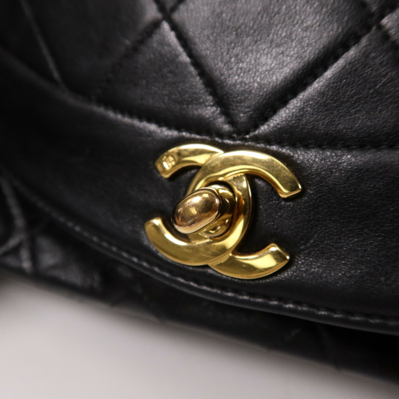 CHANEL 羊皮皮革Diana Bag金扣鏈帶肩背袋-7