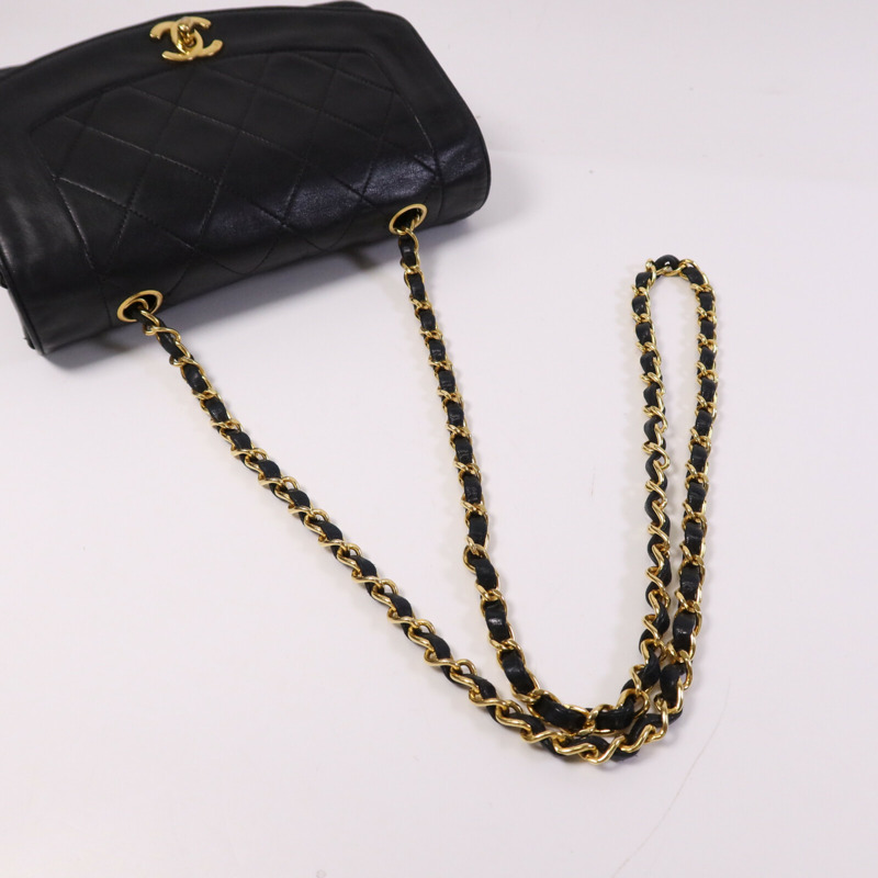 CHANEL 羊皮皮革Diana Bag金扣鏈帶肩背袋-9