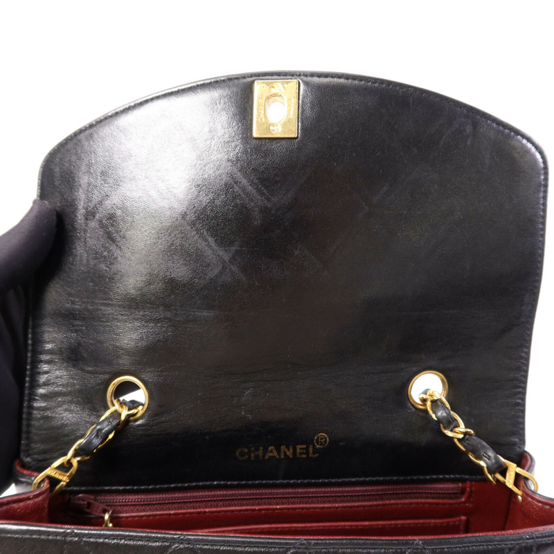 CHANEL 羊皮皮革Diana Bag金扣鏈帶肩背袋-14