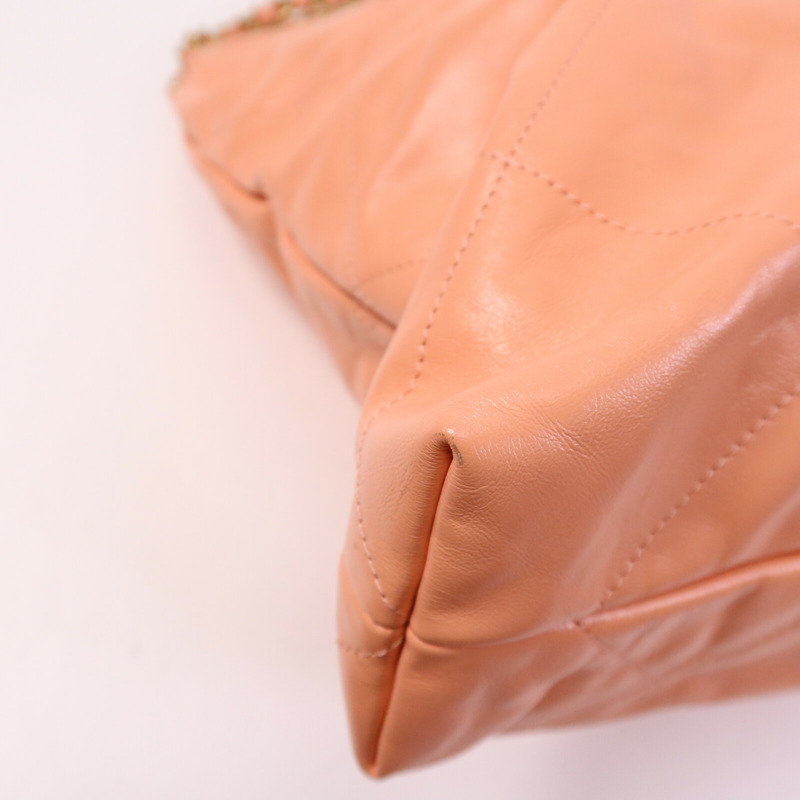 CHANEL 牛皮皮革22 Medium金扣鏈帶肩背袋-14