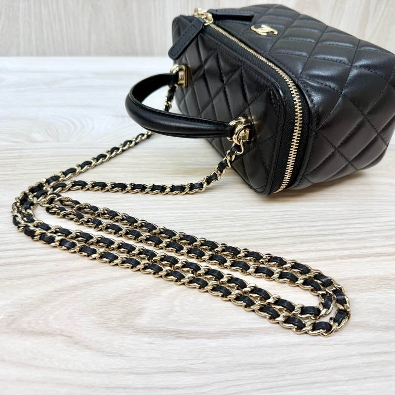 Chanel黑金羊皮菱格手提長盒子皮穿鍊斜背化妝箱AP2199-14