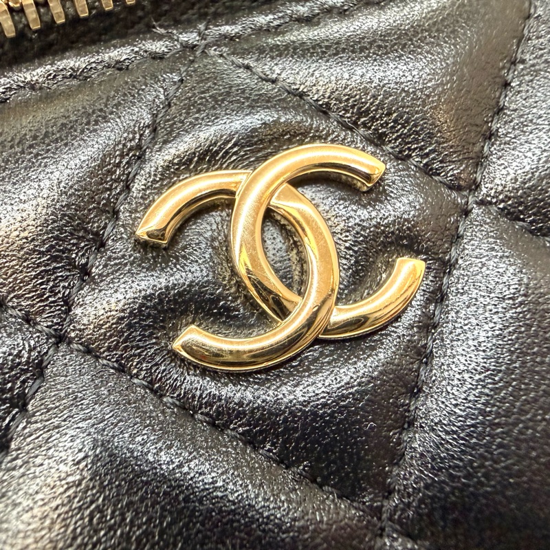 Chanel黑金羊皮菱格手提長盒子皮穿鍊斜背化妝箱AP2199-22