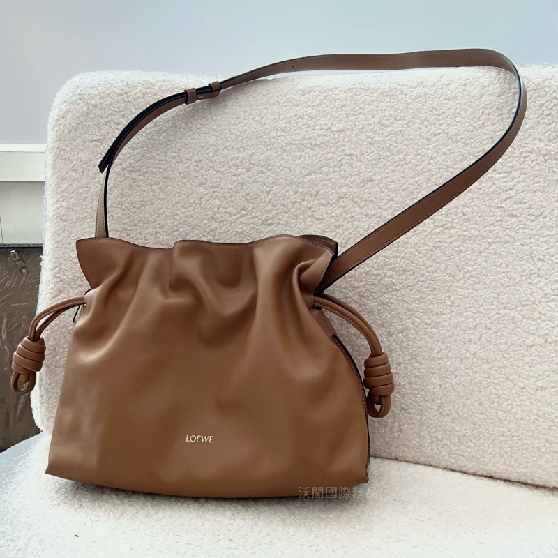 Loewe 中型納帕小牛皮 Flamenco 手拿包｜焦糖色-1