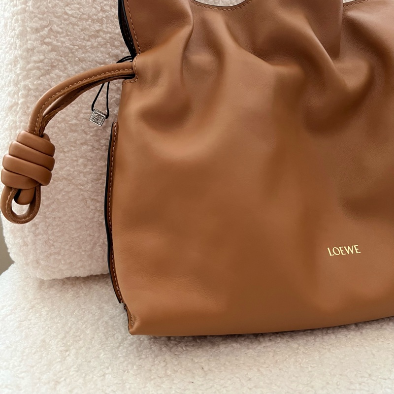 Loewe 中型納帕小牛皮 Flamenco 手拿包｜焦糖色-6