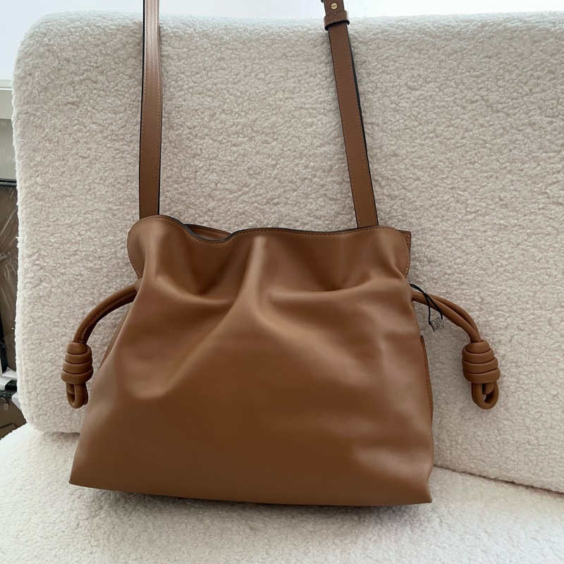 Loewe 中型納帕小牛皮 Flamenco 手拿包｜焦糖色-8