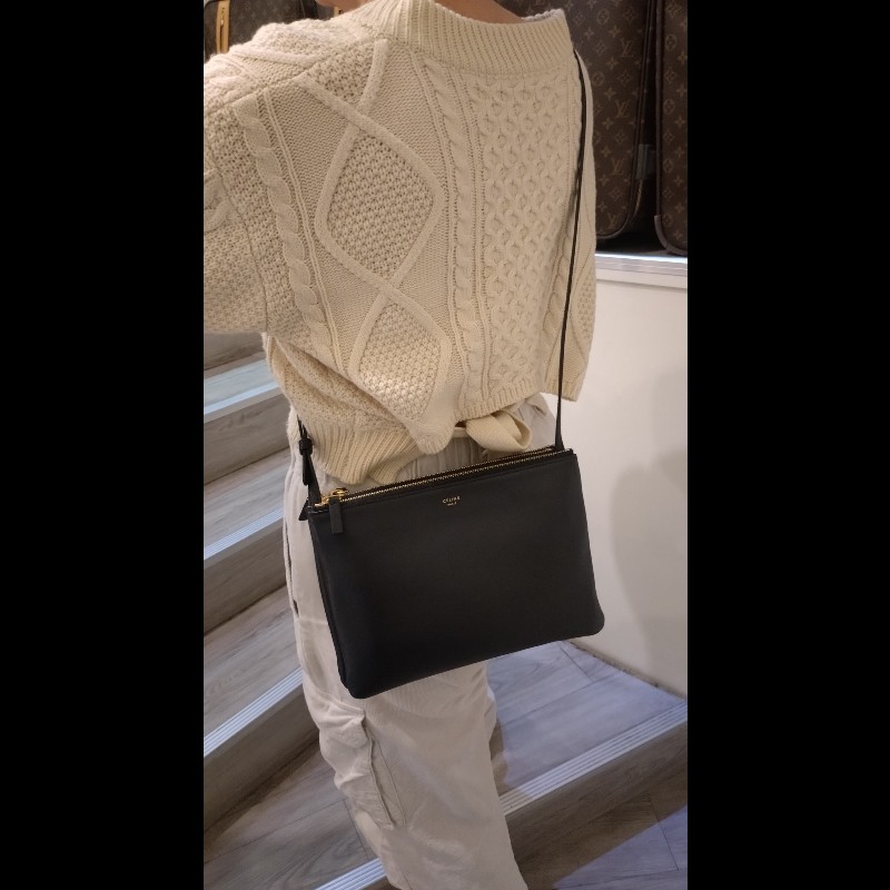Celine 黑皮三層拉鍊斜背包-2