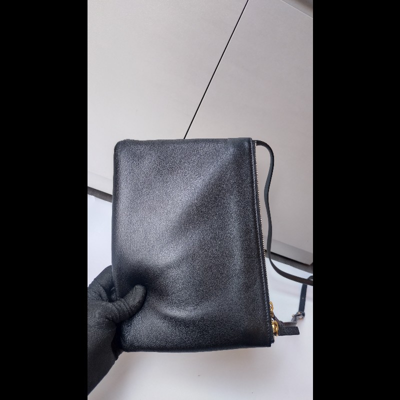 Celine 黑皮三層拉鍊斜背包-4