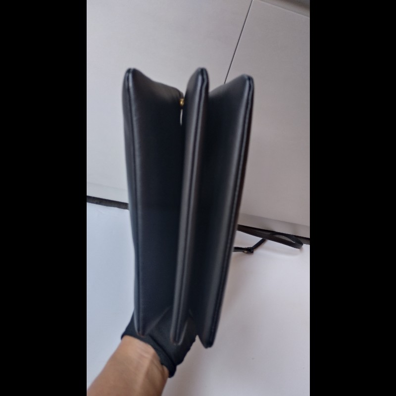 Celine 黑皮三層拉鍊斜背包-6