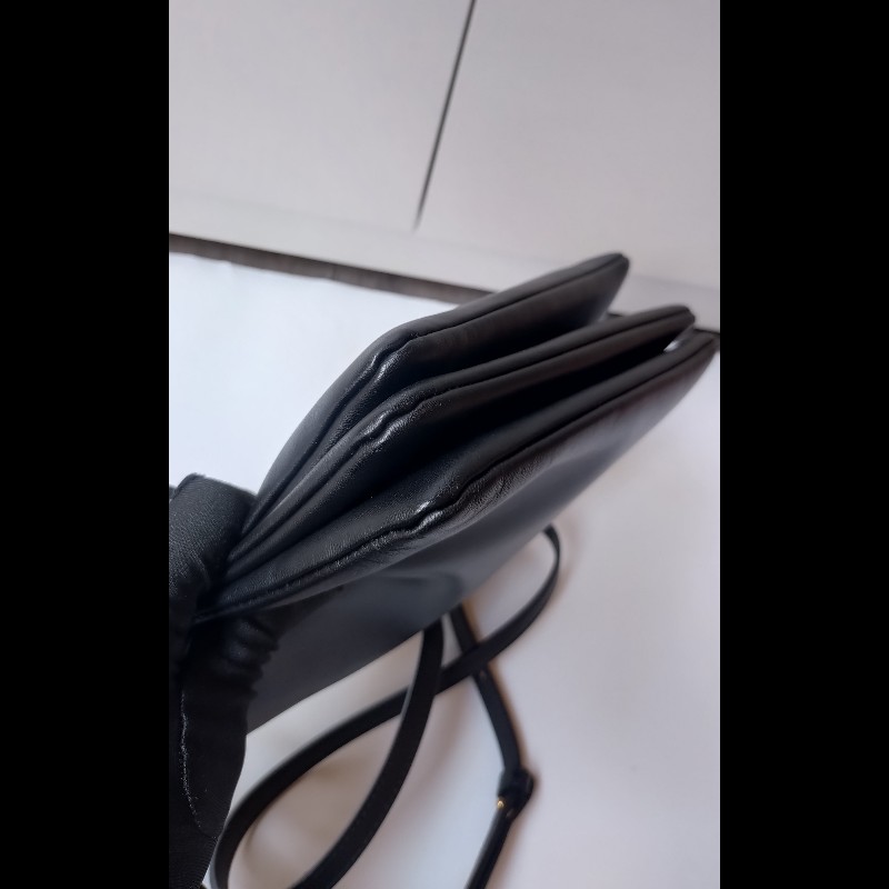 Celine 黑皮三層拉鍊斜背包-11