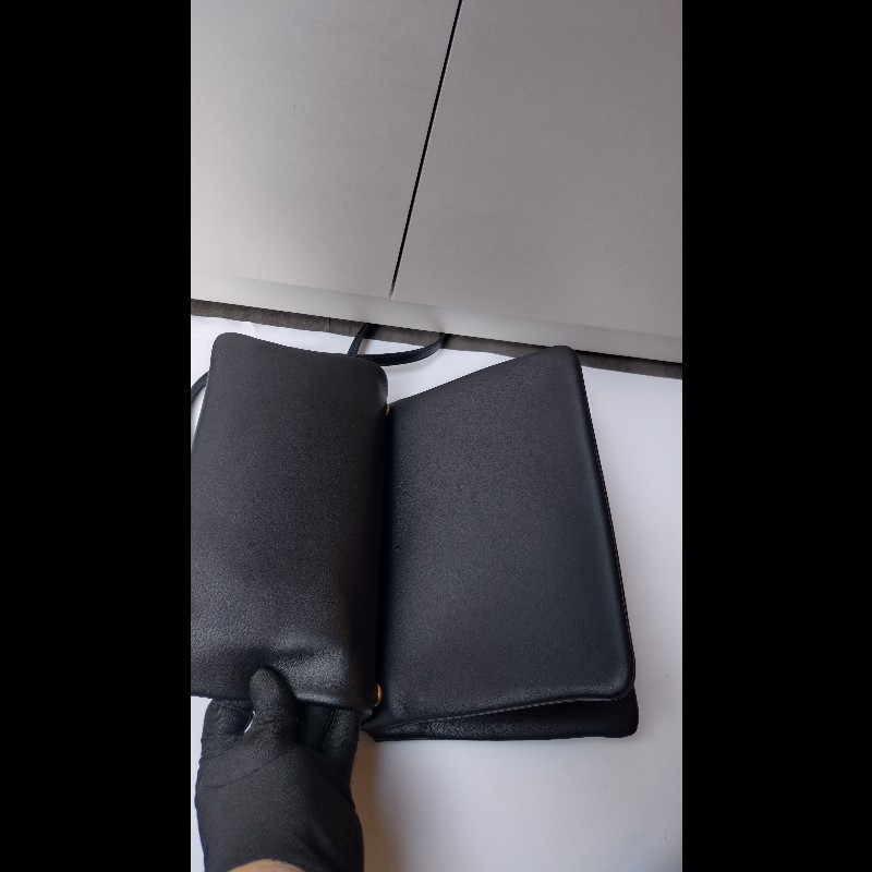 Celine 黑皮三層拉鍊斜背包-12