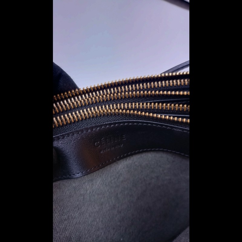 Celine 黑皮三層拉鍊斜背包-16