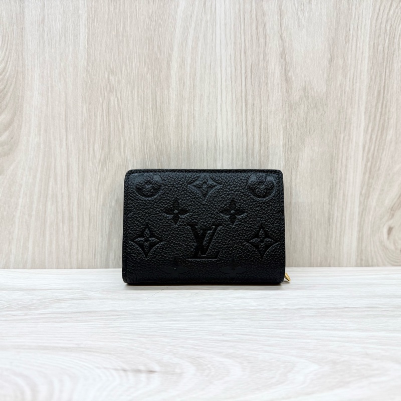 LV黑金牛皮壓紋Clea對釦式6卡ㄇ拉零錢短夾 M80151-0
