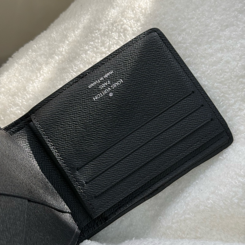 LV 18SS 走秀限量款 黑银拼接短夾-3