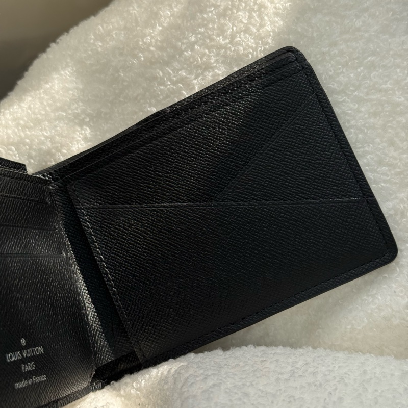 LV 18SS 走秀限量款 黑银拼接短夾-4