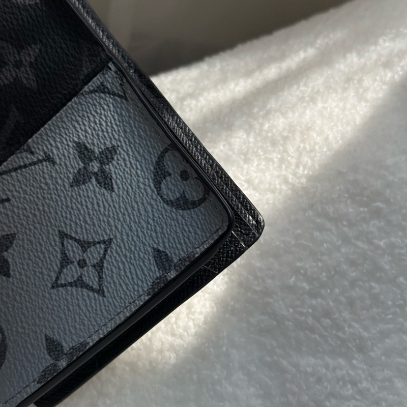 LV 18SS 走秀限量款 黑银拼接短夾-9