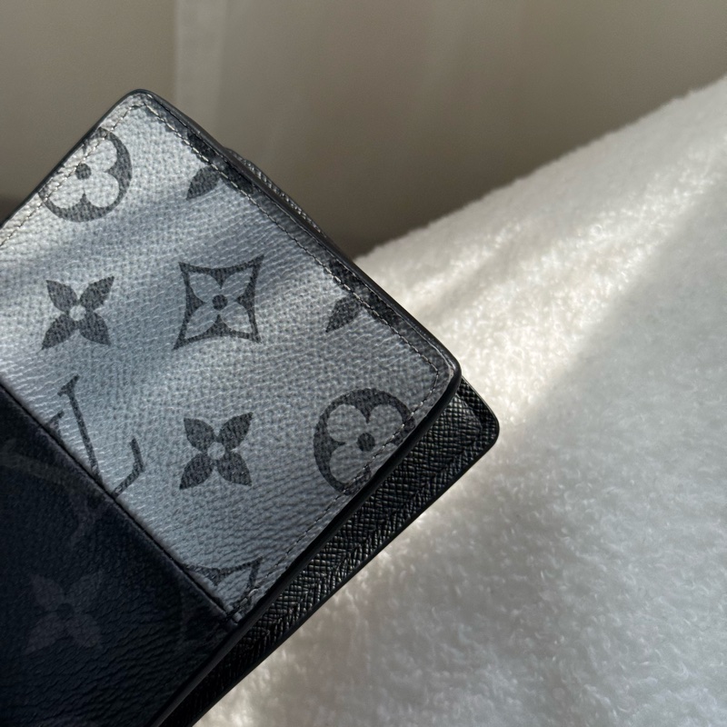 LV 18SS 走秀限量款 黑银拼接短夾-10