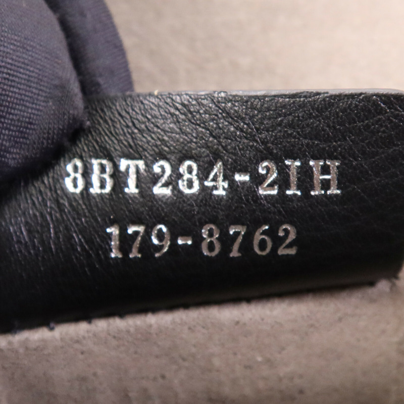 FENDI 牛皮皮革Kan I銀扣肩背袋-8