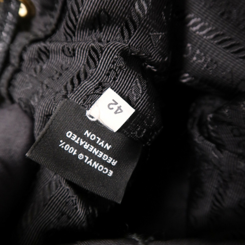 PRADA 尼龍Re-Nylon Bucket Bag金扣手挽肩背兩用袋-7