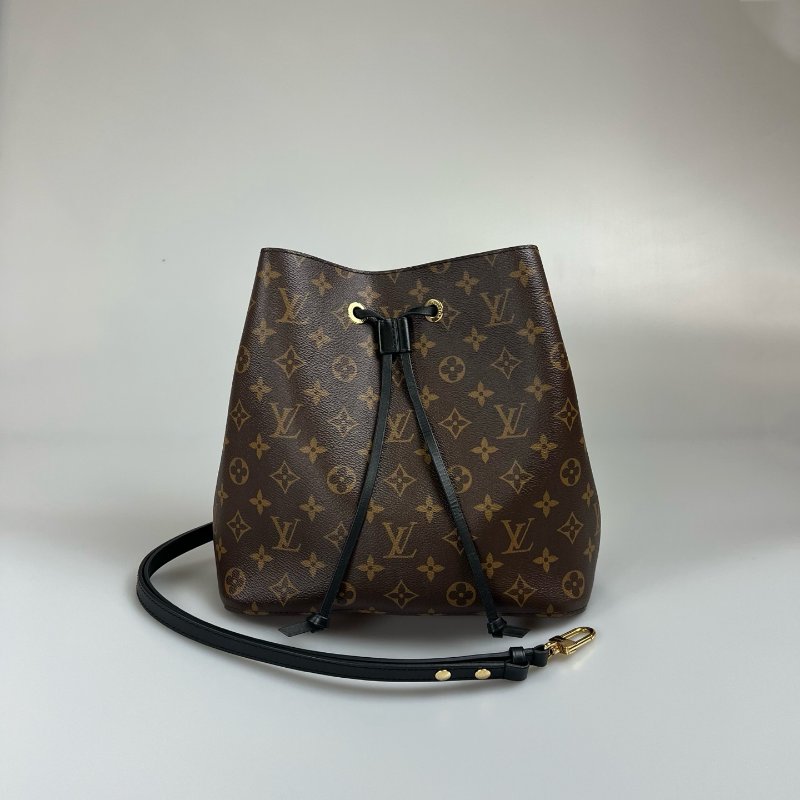 LV M44020/晶片款 老花黑水桶包-0