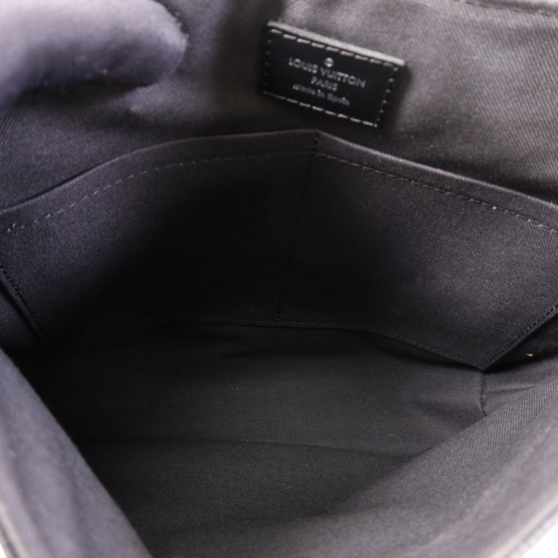 LOUIS VUITTON Damier Graphite District PM銀扣肩背袋-4