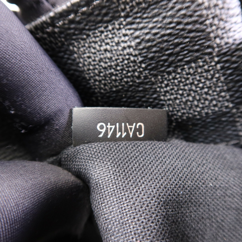 LOUIS VUITTON Damier Graphite District PM銀扣肩背袋-7