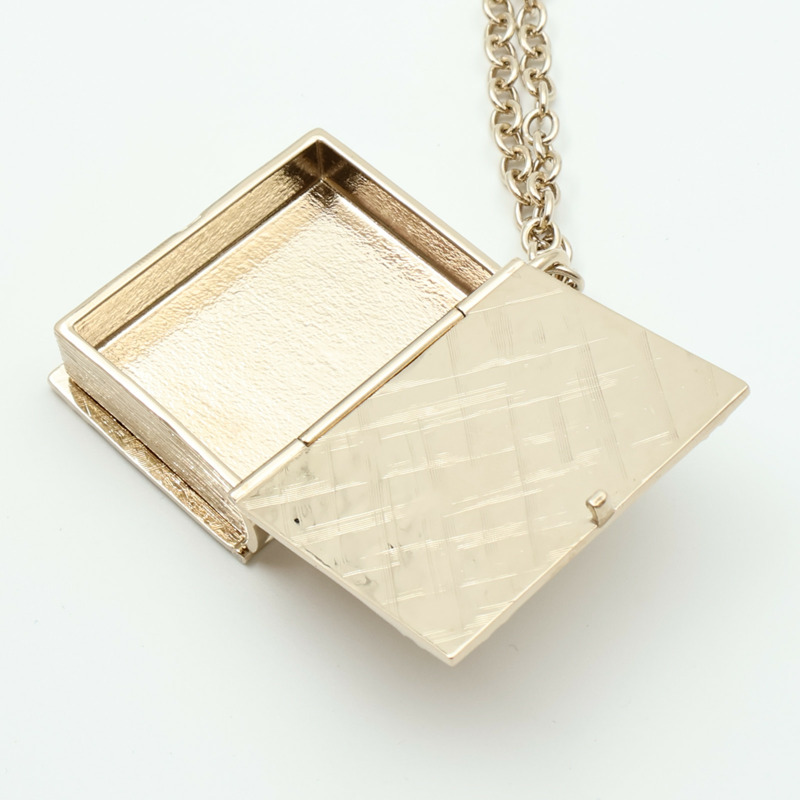 CHANEL 金屬CC Lion Book Locket項鍊-4