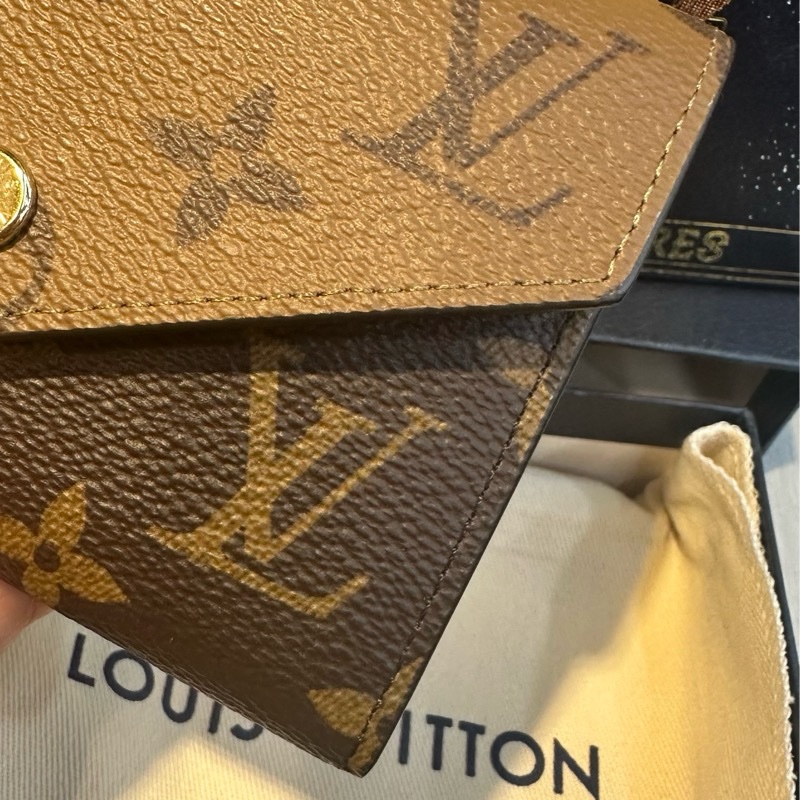 全新LV雙色短夾-2