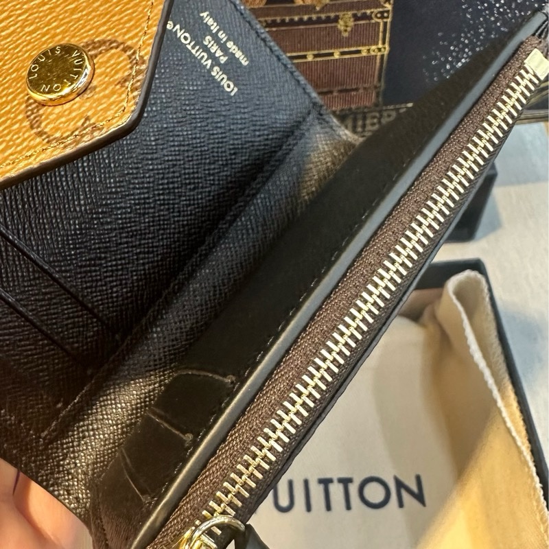 全新LV雙色短夾-3