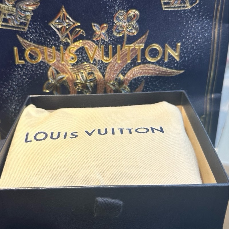 全新LV雙色短夾-6