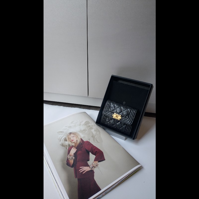 Chanel Boy 系列黑牛皮三折短夾-0