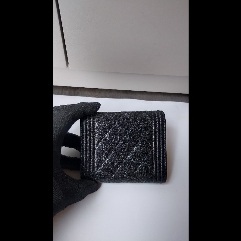 Chanel Boy 系列黑牛皮三折短夾-2