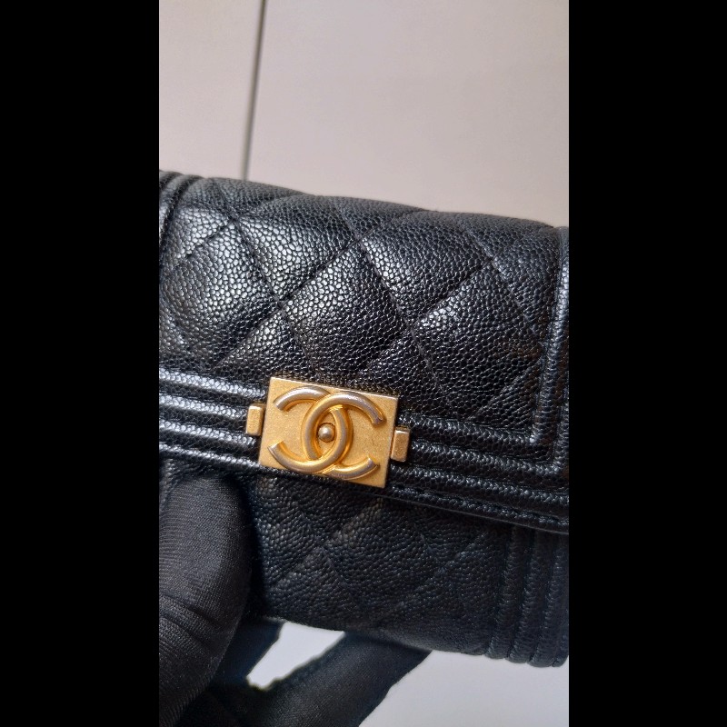 Chanel Boy 系列黑牛皮三折短夾-4